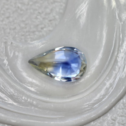 バイカラーサファイア 0.28ct ペアシェイプカット 5.2mm×3.1mm×2.3mm【MJ2810】