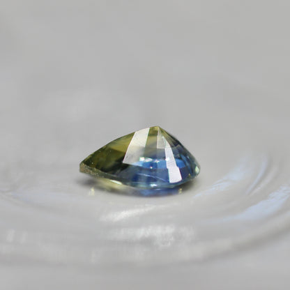 バイカラーサファイア 0.22ct ペアシェイプカット 4.3mm×3.2mm×2.1mm【MJ2811】