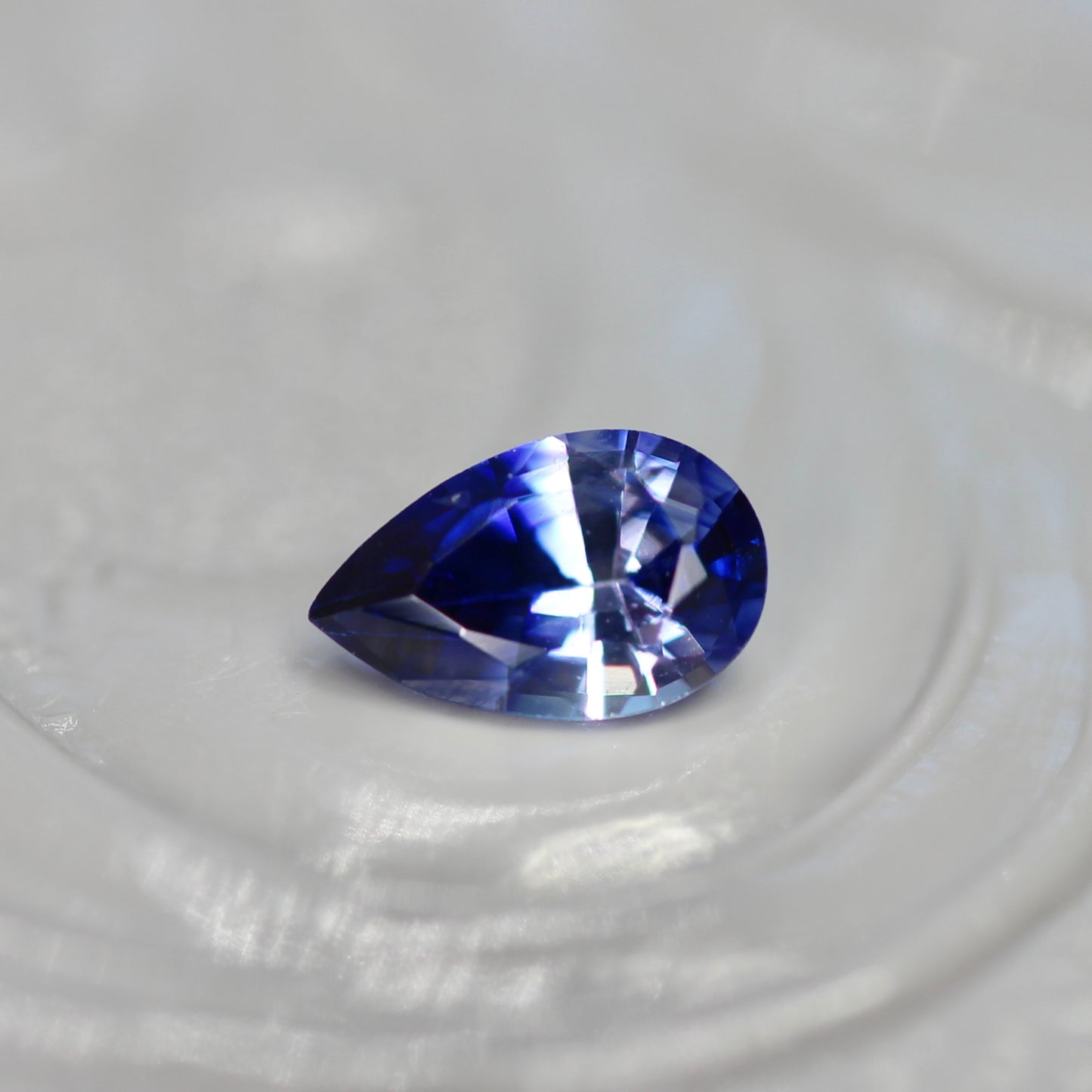 バイカラーサファイア 0.24ct ペアシェイプカット 4.9mm×3.0mm×2.1mm【MJ2812】