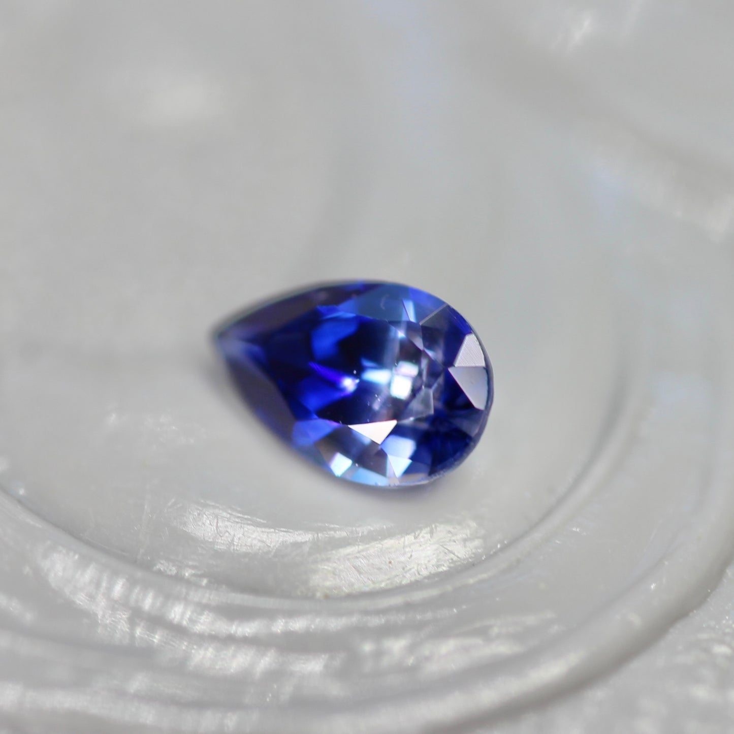 バイカラーサファイア 0.24ct ペアシェイプカット 4.9mm×3.0mm×2.1mm【MJ2812】