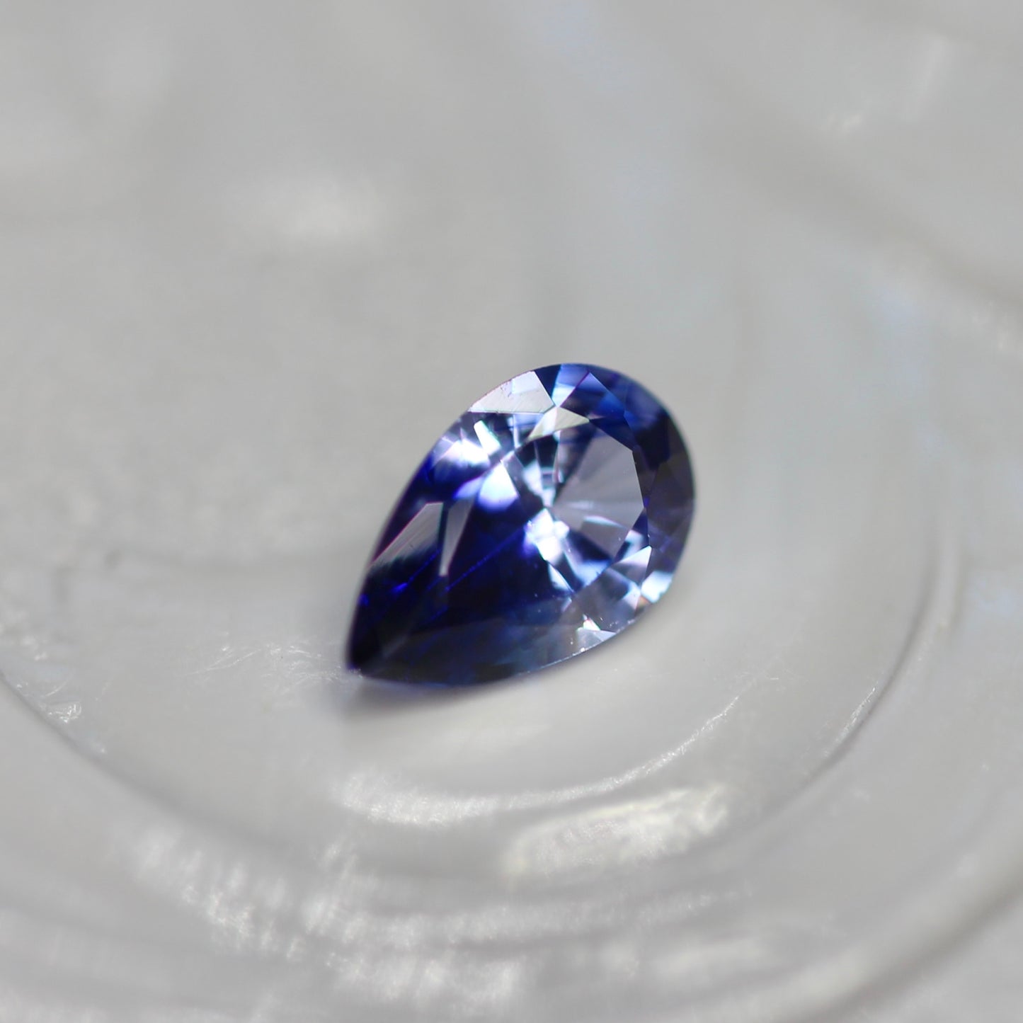 バイカラーサファイア 0.24ct ペアシェイプカット 4.9mm×3.0mm×2.1mm【MJ2812】