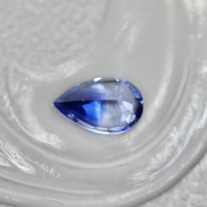 バイカラーサファイア 0.24ct ペアシェイプカット 4.9mm×3.0mm×2.1mm【MJ2812】