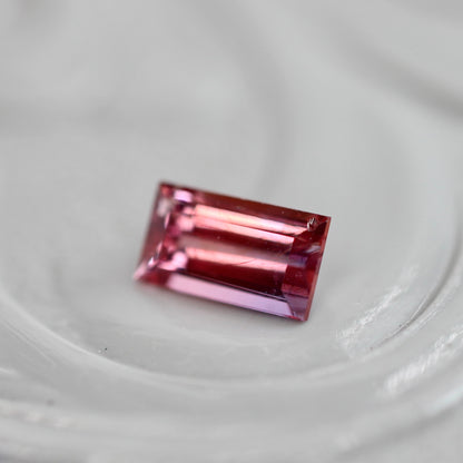 バイカラーサファイア 0.24ct スクエアカット 4.5mm×2.5mm×1.9mm【MJ3105】