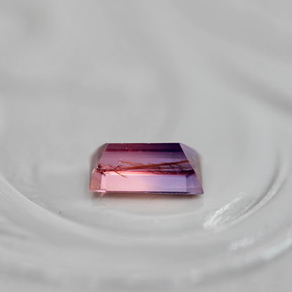 バイカラーサファイア 0.24ct スクエアカット 4.5mm×2.5mm×1.9mm【MJ3105】