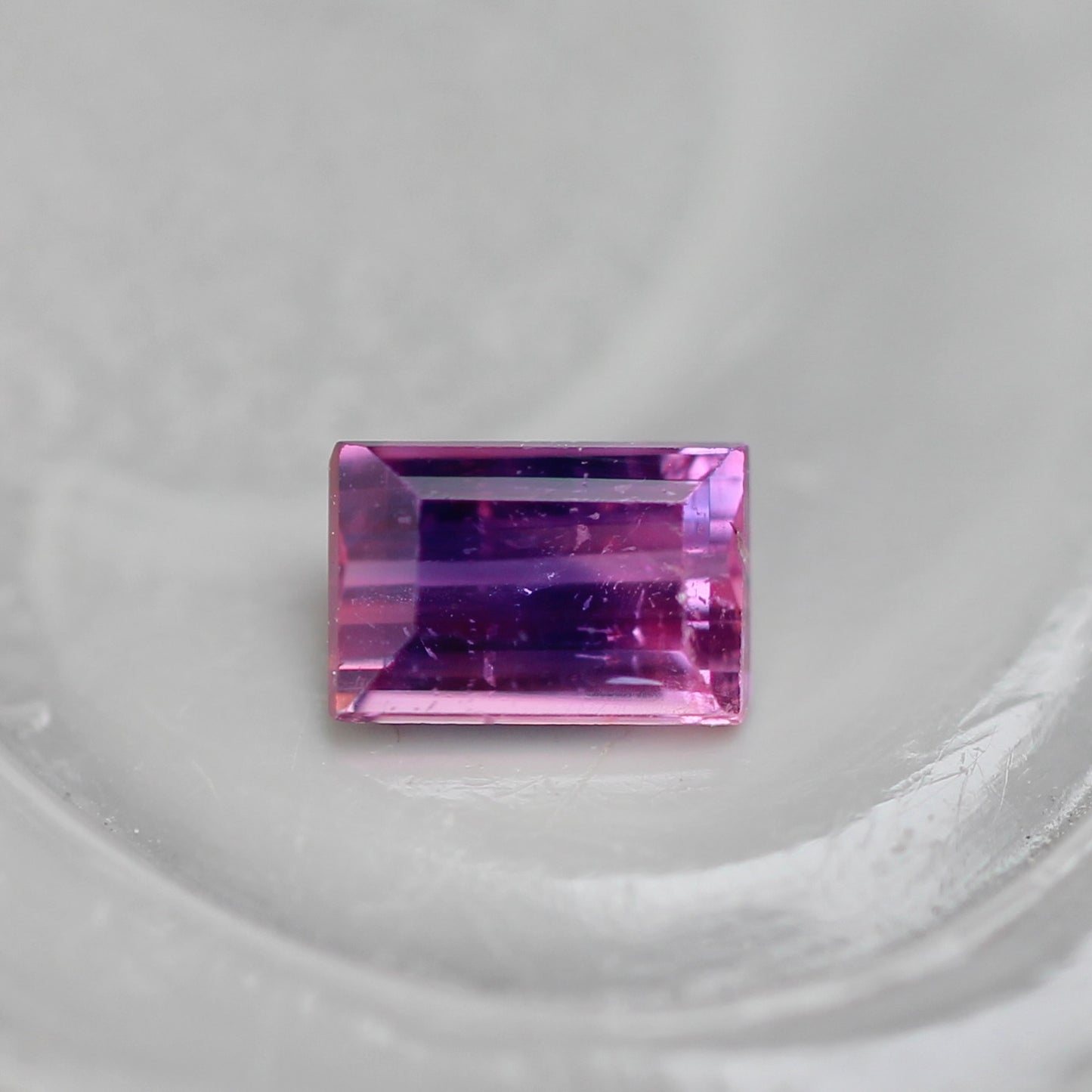 バイカラーサファイア 0.13ct スクエアカット 3.4mm×2.2mm×1.5mm【MJ3107】