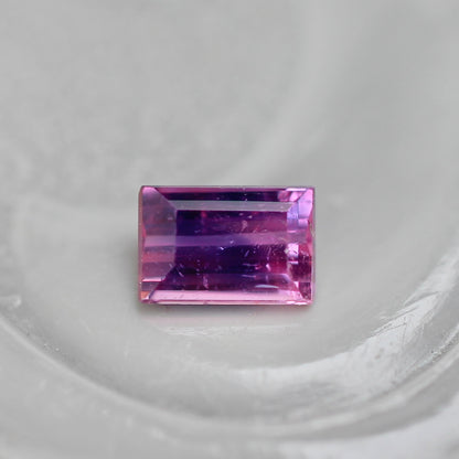 バイカラーサファイア 0.13ct スクエアカット 3.4mm×2.2mm×1.5mm【MJ3107】