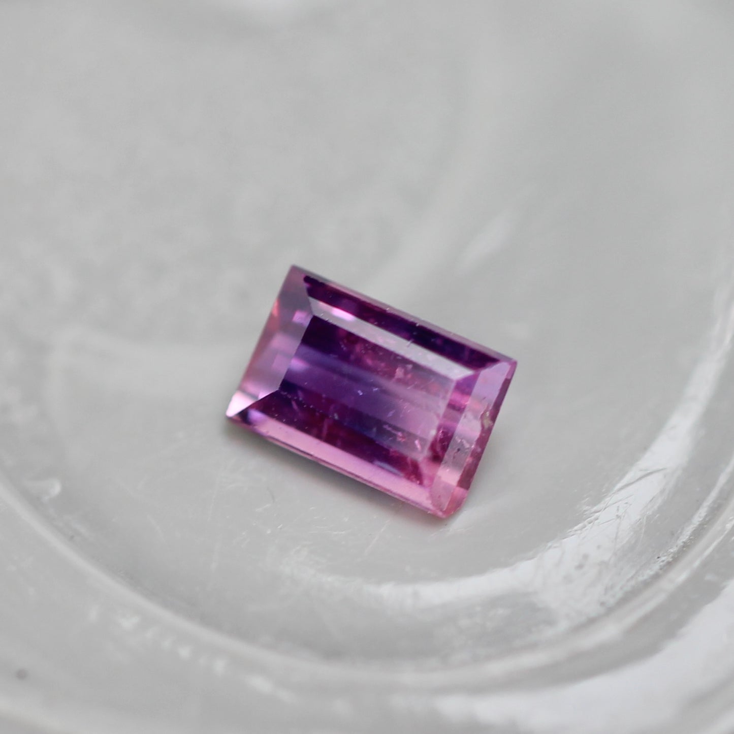 バイカラーサファイア 0.13ct スクエアカット 3.4mm×2.2mm×1.5mm【MJ3107】