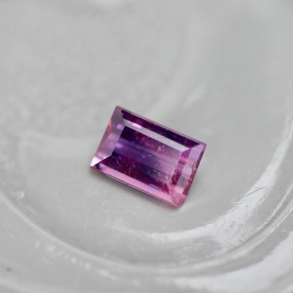 バイカラーサファイア 0.13ct スクエアカット 3.4mm×2.2mm×1.5mm【MJ3107】