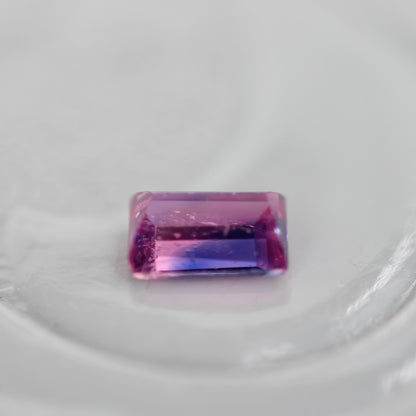バイカラーサファイア 0.13ct スクエアカット 3.4mm×2.2mm×1.5mm【MJ3107】