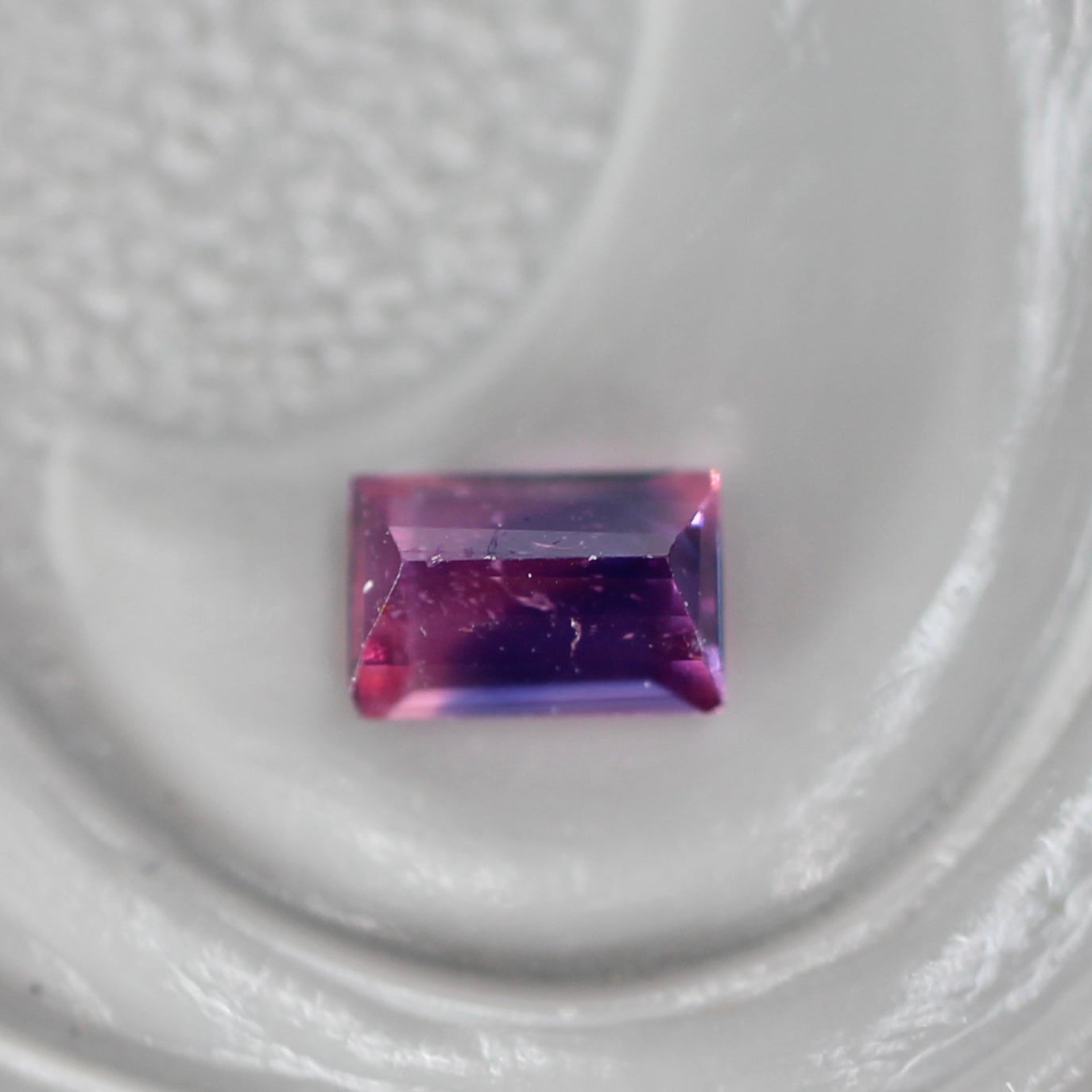 バイカラーサファイア 0.13ct スクエアカット 3.4mm×2.2mm×1.5mm【MJ3107】
