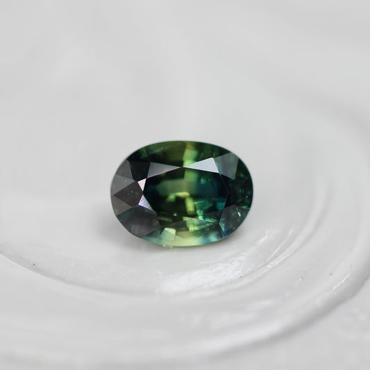 バイカラーサファイア 0.32ct オーバルカット 4.3mm×3.2mm×2.6mm【MJ3109】