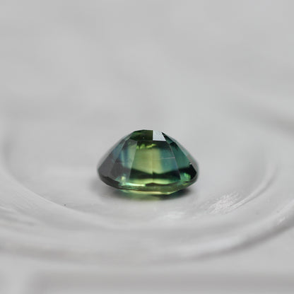 バイカラーサファイア 0.32ct オーバルカット 4.3mm×3.2mm×2.6mm【MJ3109】