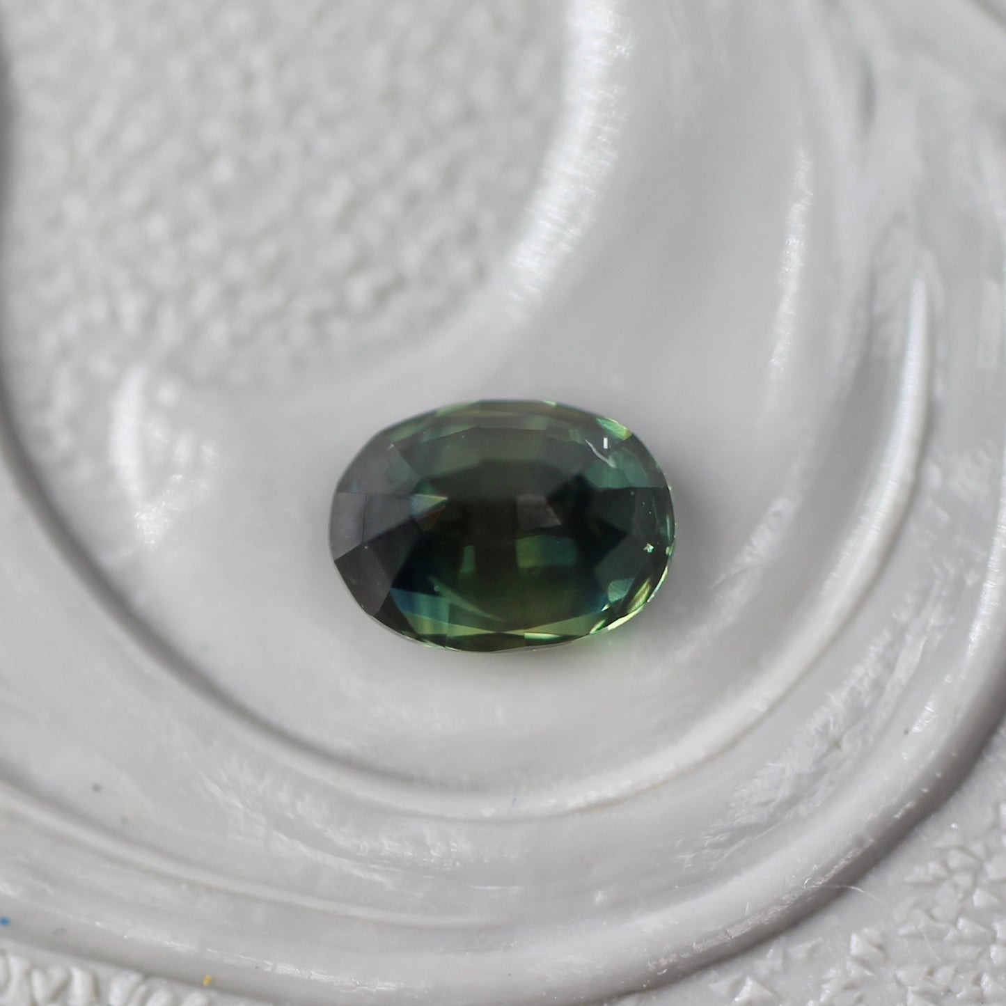 バイカラーサファイア 0.32ct オーバルカット 4.3mm×3.2mm×2.6mm【MJ3109】
