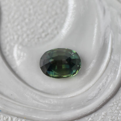 バイカラーサファイア 0.32ct オーバルカット 4.3mm×3.2mm×2.6mm【MJ3109】