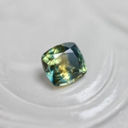 バイカラーサファイア 0.29ct クッションミックスカット 3.8mm×3.5mm×2.2mm【MJ3111】