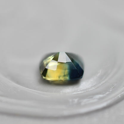 バイカラーサファイア 0.29ct クッションミックスカット 3.8mm×3.5mm×2.2mm【MJ3111】