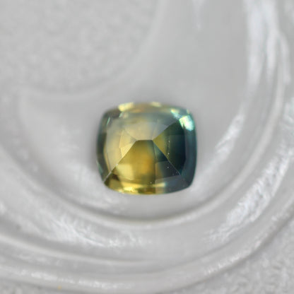 バイカラーサファイア 0.29ct クッションミックスカット 3.8mm×3.5mm×2.2mm【MJ3111】