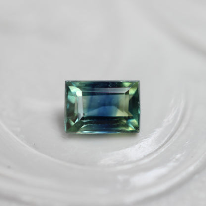 バイカラーサファイア 0.34ct スクエアカット 4.3mm×3.0mm×2.1mm【MJ3108】