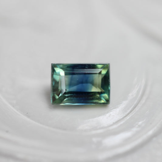 バイカラーサファイア 0.34ct スクエアカット 4.3mm×3.0mm×2.1mm【MJ3108】
