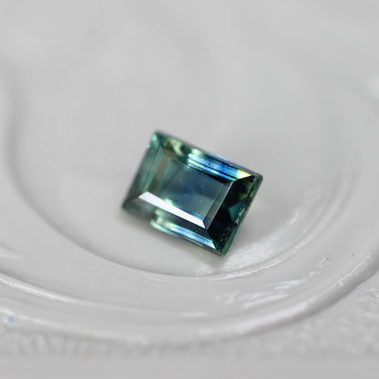 バイカラーサファイア 0.34ct スクエアカット 4.3mm×3.0mm×2.1mm【MJ3108】