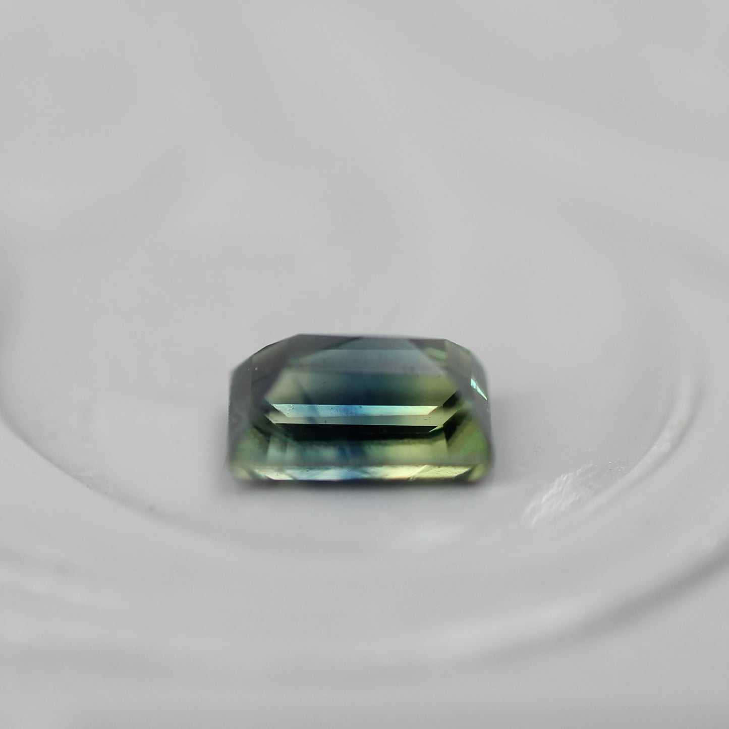 バイカラーサファイア 0.34ct スクエアカット 4.3mm×3.0mm×2.1mm【MJ3108】