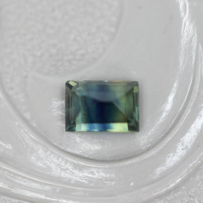 バイカラーサファイア 0.34ct スクエアカット 4.3mm×3.0mm×2.1mm【MJ3108】