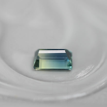 バイカラーサファイア 0.28ct スクエアカット 4.1mm×2.8mm×2.0mm【MJ3104】