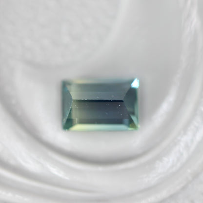 バイカラーサファイア 0.28ct スクエアカット 4.1mm×2.8mm×2.0mm【MJ3104】