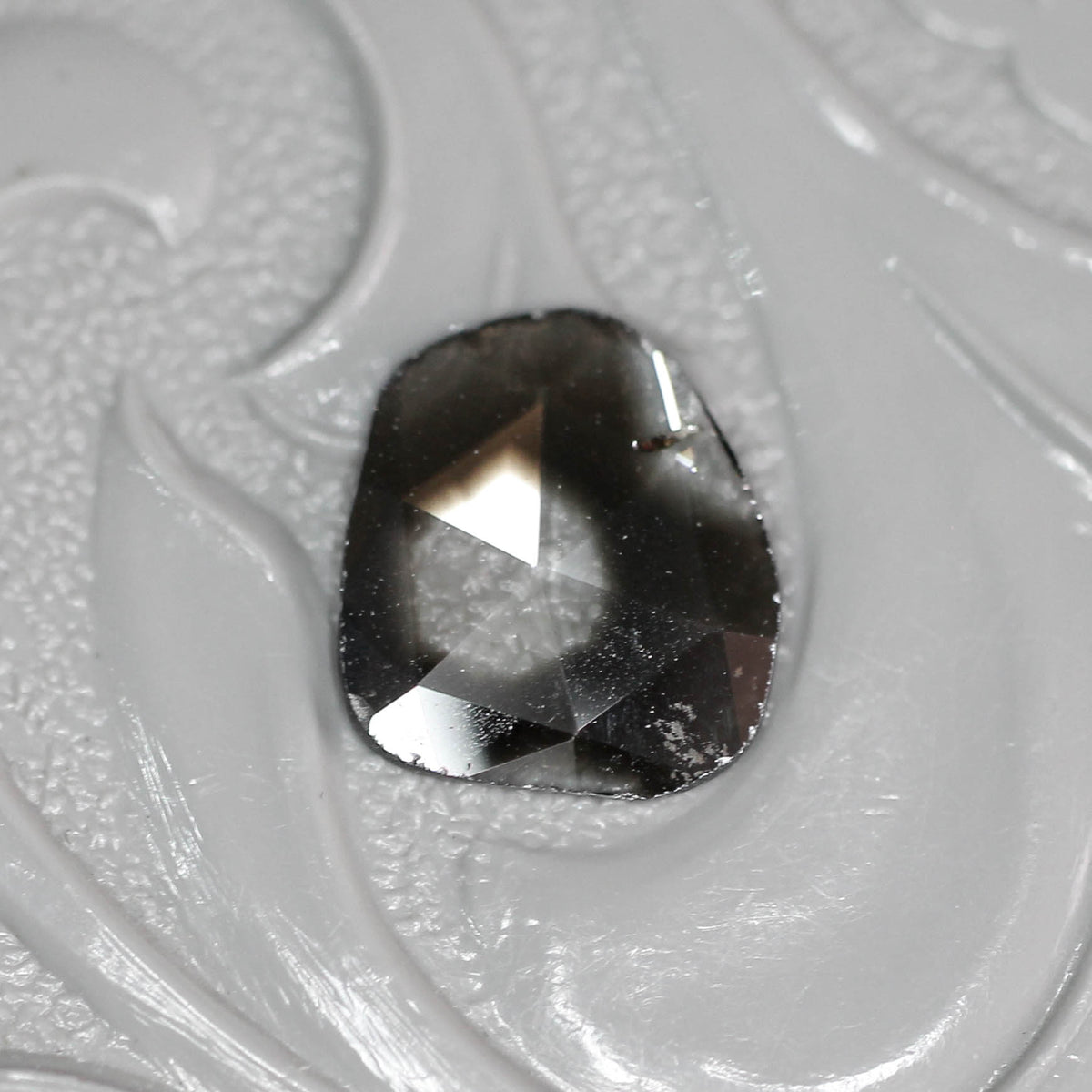 ダイヤモンド 0.62ct スライス ローズカット 7.5mm×6.7mm×1.1mm【MJ3156】