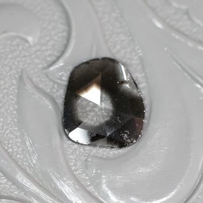ダイヤモンド 0.62ct スライス ローズカット 7.5mm×6.7mm×1.1mm【MJ3156】