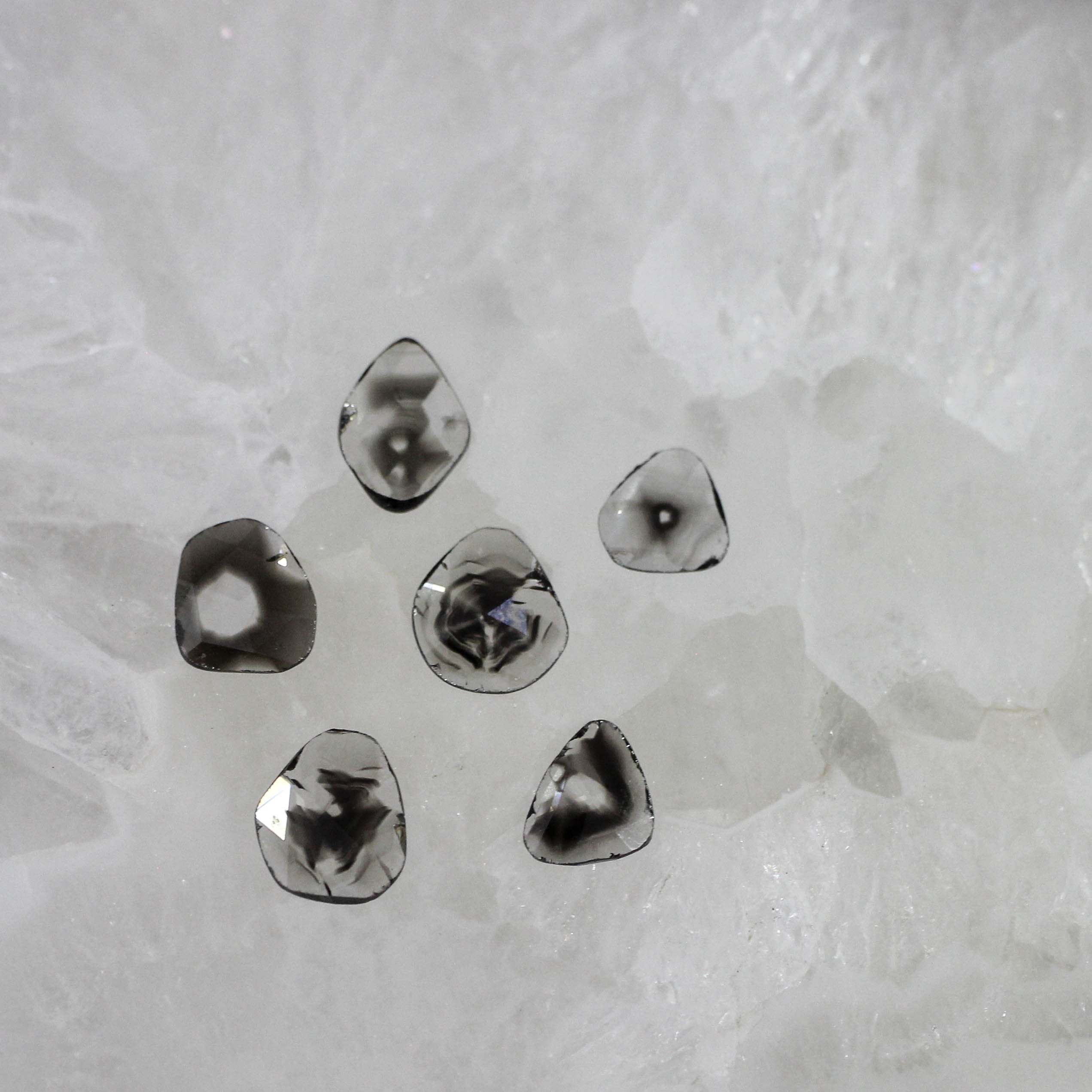 ダイヤモンド 0.68ct スライス ローズカット 8.2mm×7.2mm×1.0mm