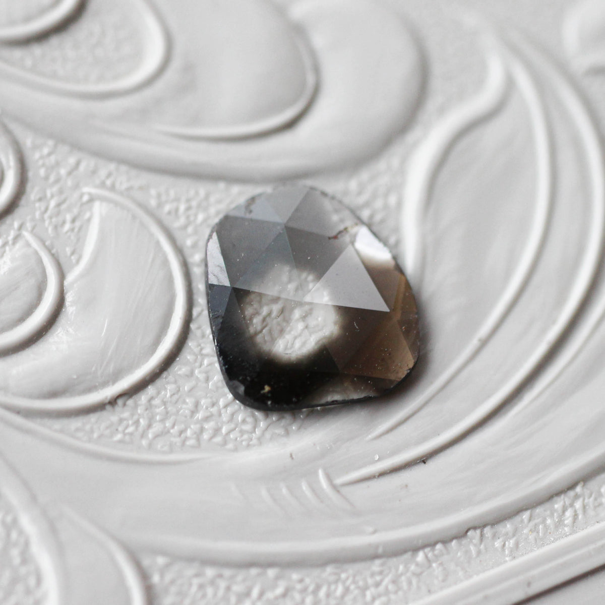 ダイヤモンド 0.62ct スライス ローズカット 7.5mm×6.7mm×1.1mm【MJ3156】