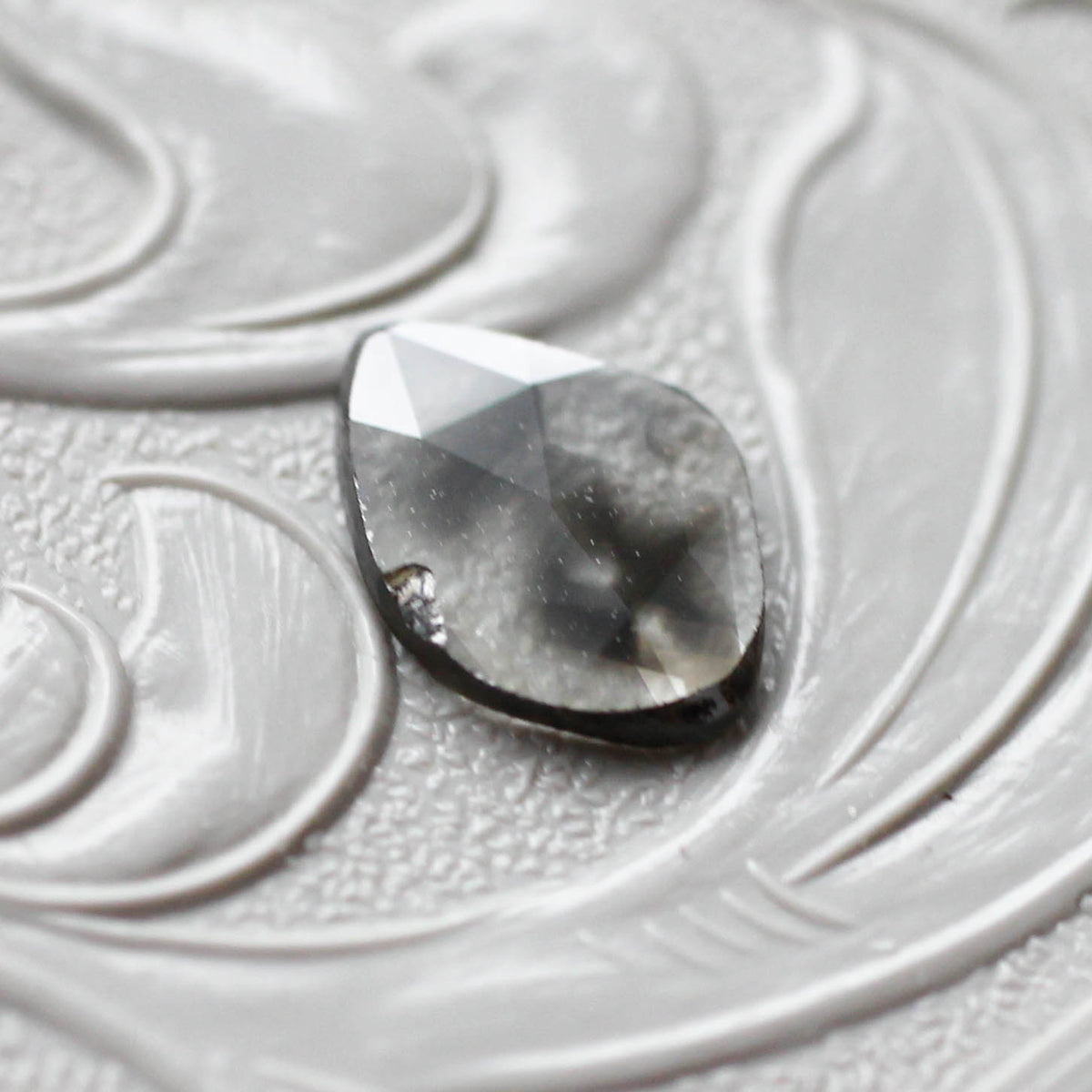 ダイヤモンド 0.64ct スライス ローズカット 8.5mm×4.8mm×1.1mm【MJ3157】