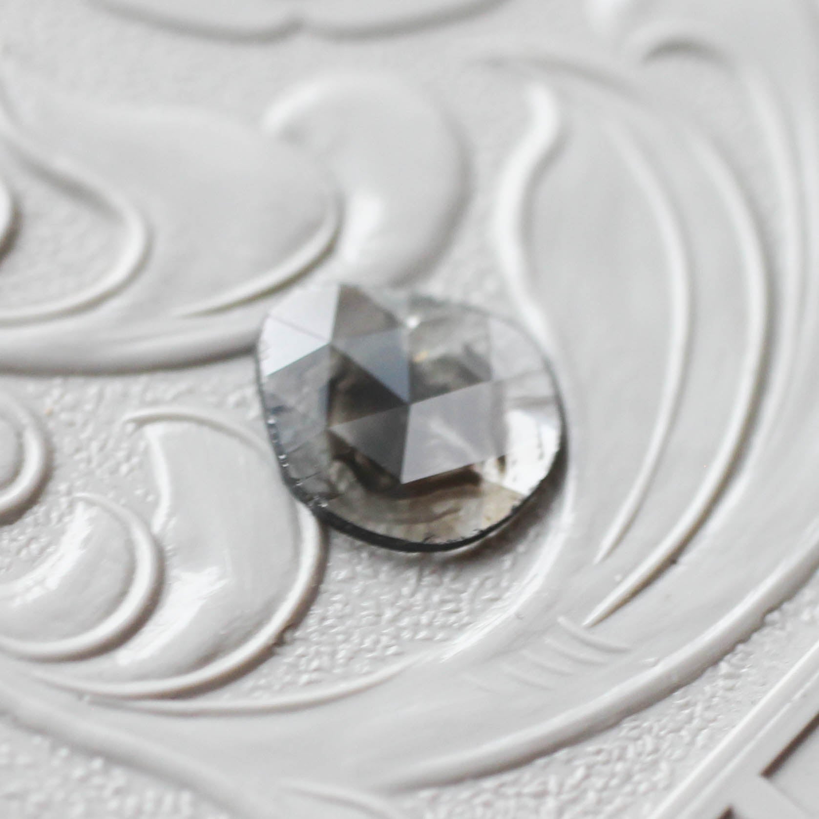 ダイヤモンド 0.61ct スライス ローズカット 8.0mm×7.4mm×1.0mm