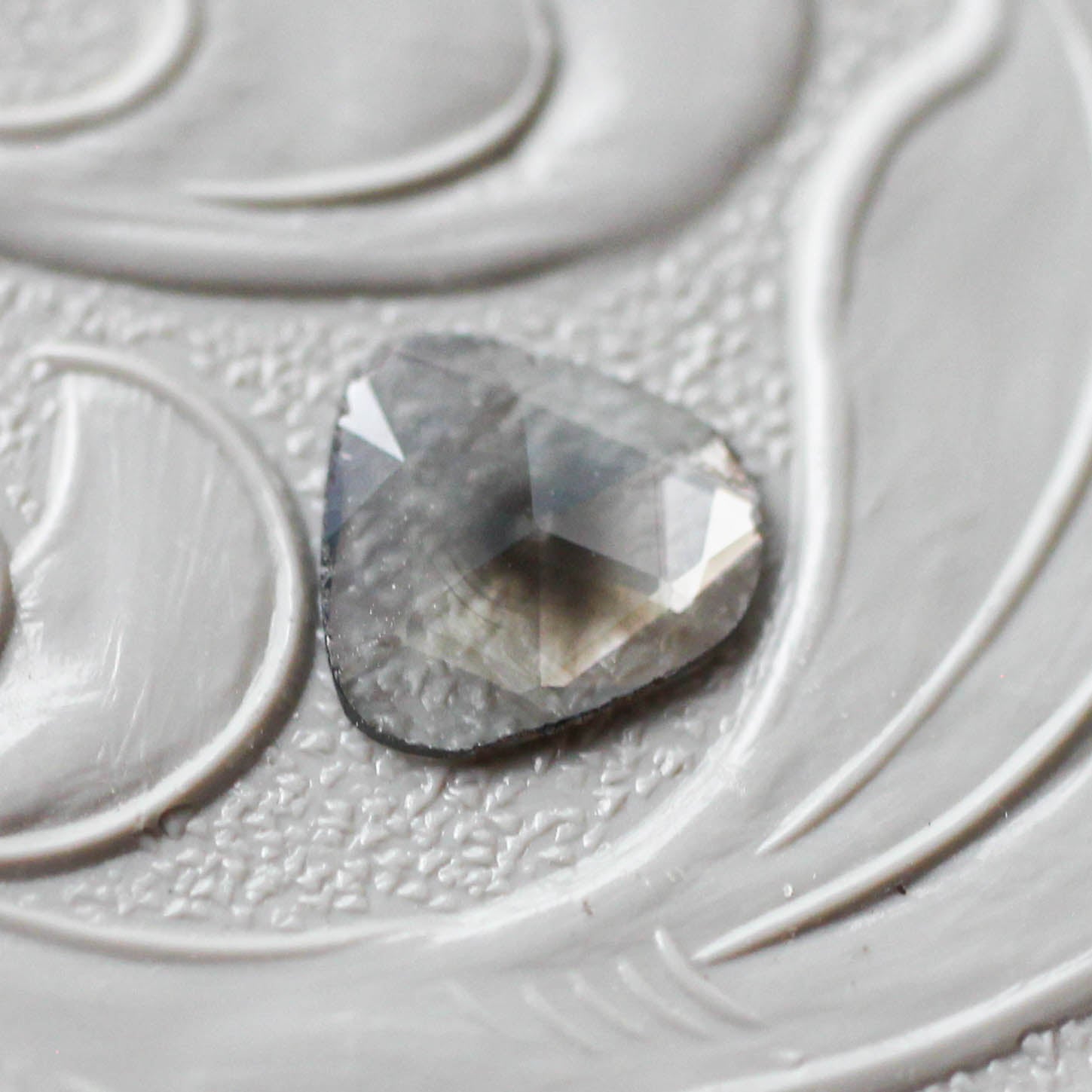ダイヤモンド 0.30ct スライス ローズカット 6.0mm×5.8mm×0.8mm