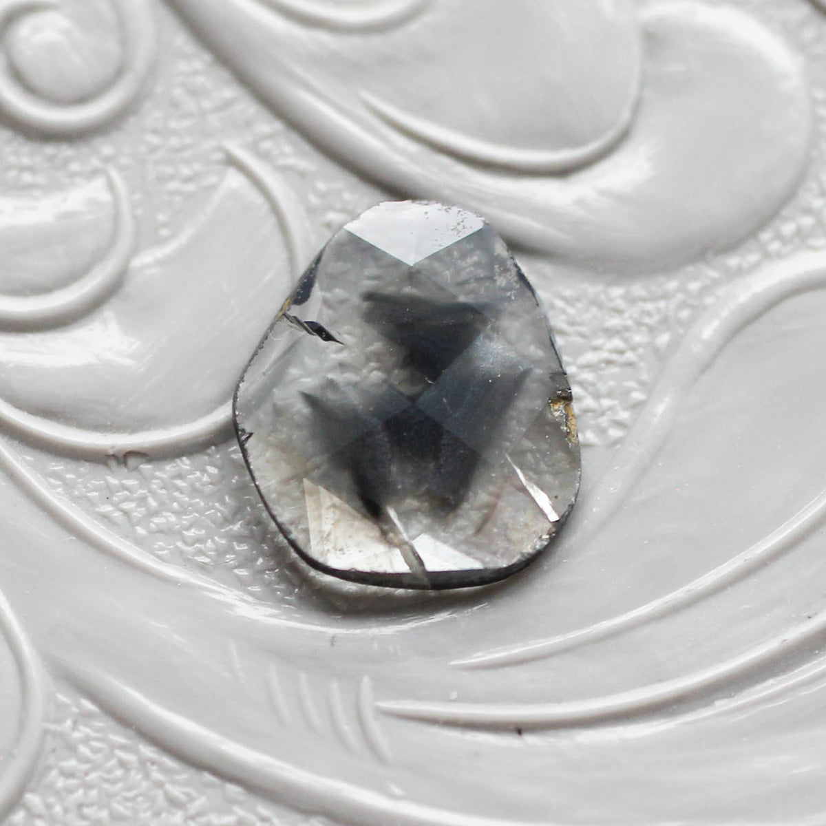 ダイヤモンド 0.68ct スライス ローズカット 8.2mm×7.2mm×1.0mm【MJ3160】