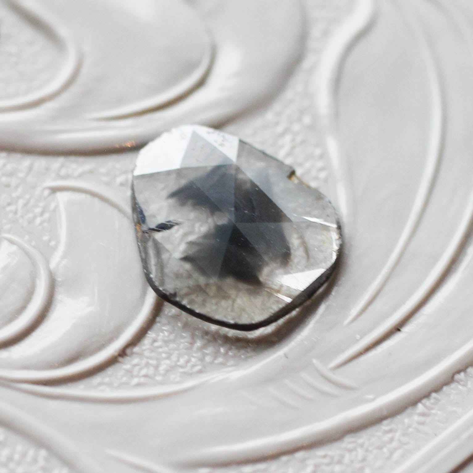 ダイヤモンド 0.68ct スライス ローズカット 8.2mm×7.2mm×1.0mm