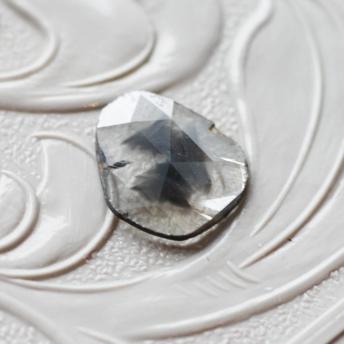 ダイヤモンド 0.68ct スライス ローズカット 8.2mm×7.2mm×1.0mm【MJ3160】