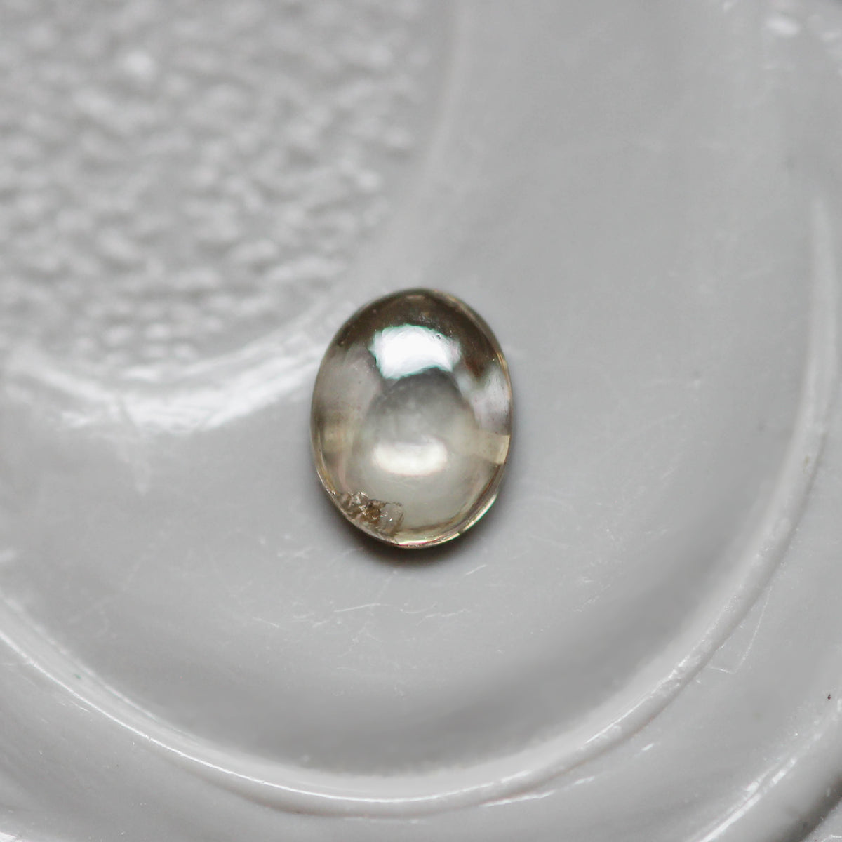 ブラウンダイヤモンド 0.07ct カボションカット 3.1mm×2.4mm×0.8mm【MJ3163】