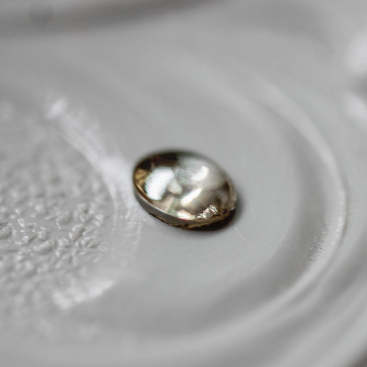 ブラウンダイヤモンド 0.07ct カボションカット 3.1mm×2.4mm×0.8mm【MJ3163】