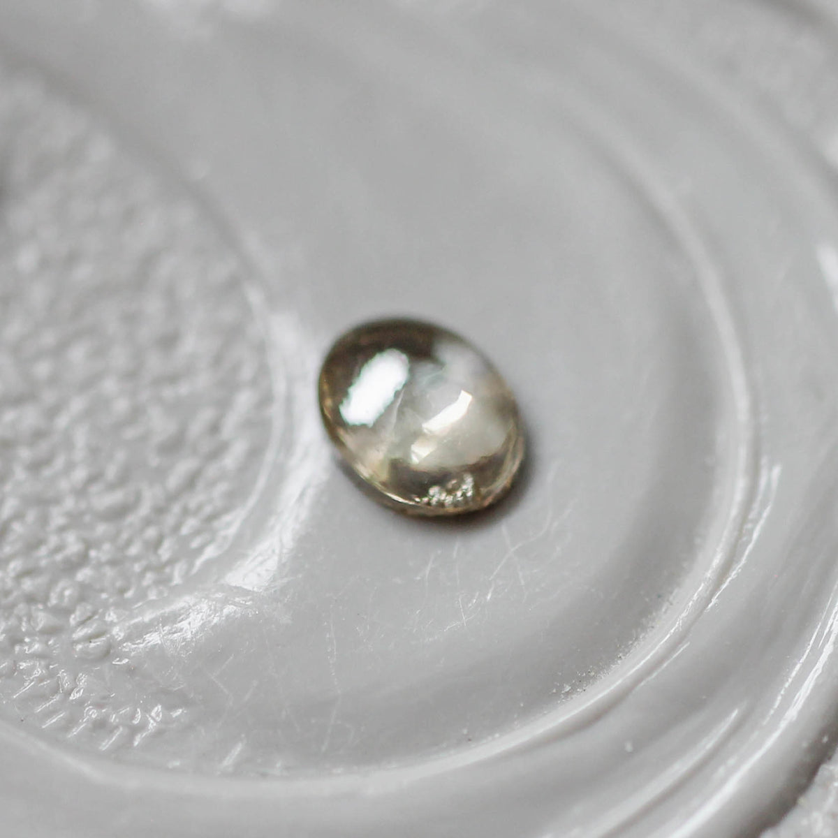 ブラウンダイヤモンド 0.07ct カボションカット 3.1mm×2.4mm×0.8mm【MJ3163】