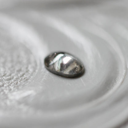 ソルトアンドペッパーダイヤモンド 0.06ct カボションカット 3.2mm×2.3mm×1.0mm【MJ3164】