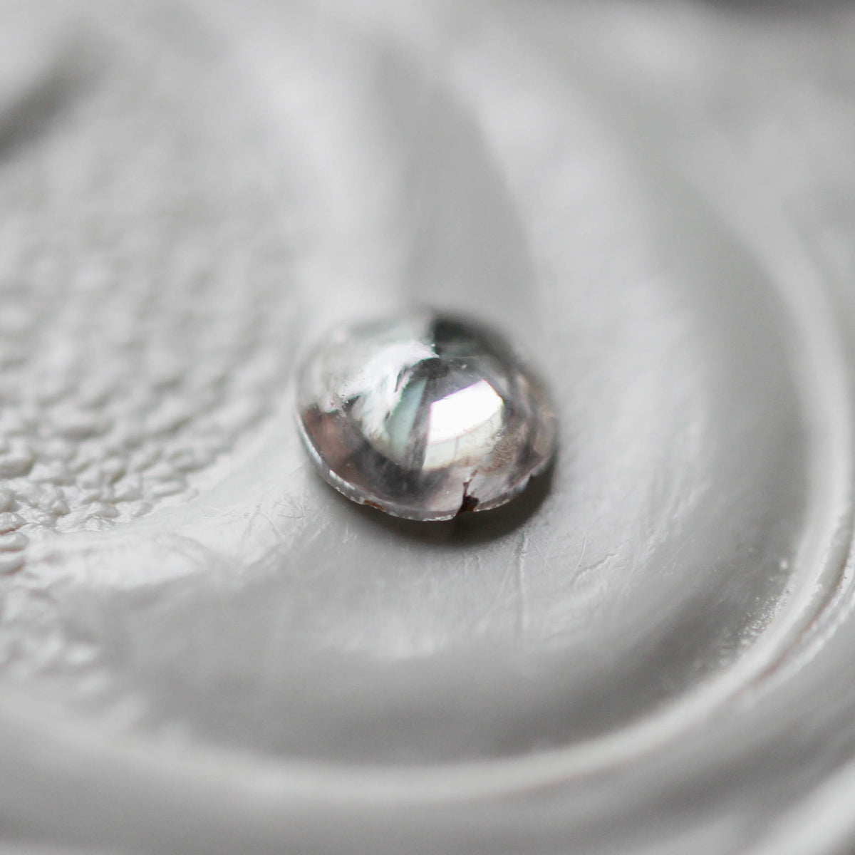 ナチュラルダイヤモンド 0.08ct カボションカット 2.9mm×2.9mm×1.2mm【MJ3165】