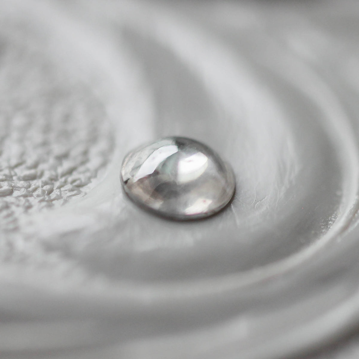 ナチュラルダイヤモンド 0.08ct カボションカット 3.0mm×3.0mm×1.0mm【MJ3167】