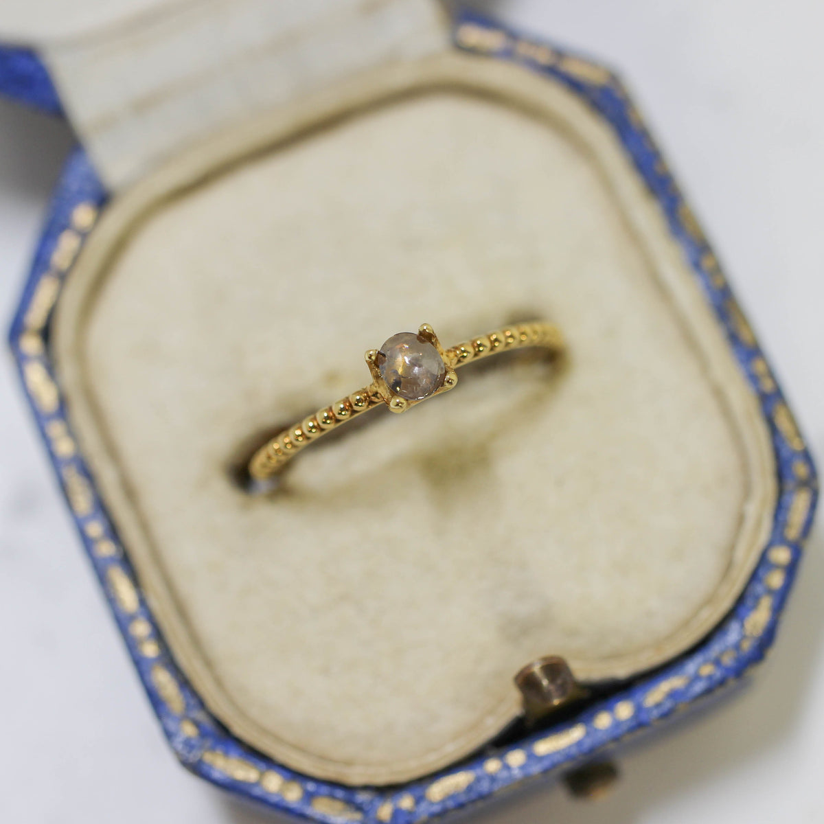 ソルトアンドペッパーダイヤモンド 0.09ct カボションカット 3.6mm×3.1mm×0.8mm【MJ3162】