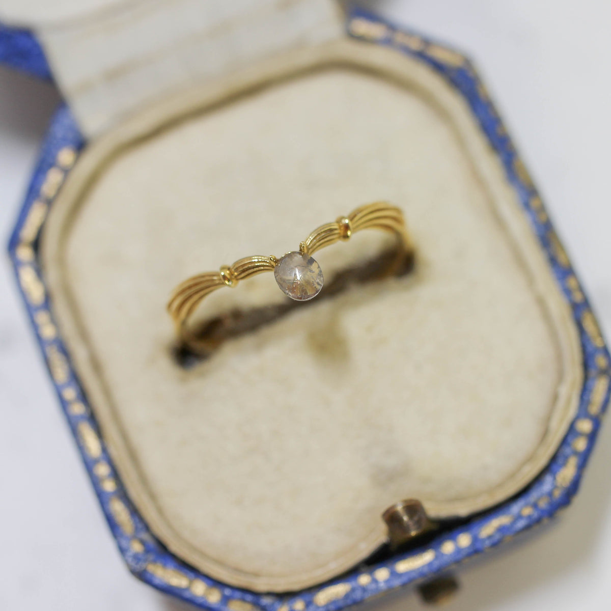 ソルトアンドペッパーダイヤモンド 0.09ct カボションカット 3.6mm×3.1mm×0.8mm【MJ3162】