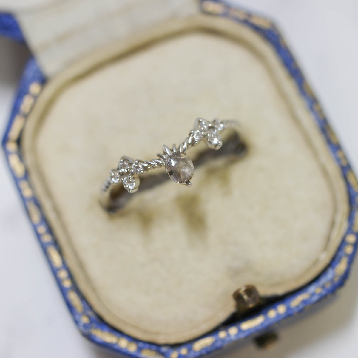 ソルトアンドペッパーダイヤモンド 0.09ct カボションカット 3.6mm×3.1mm×0.8mm【MJ3162】