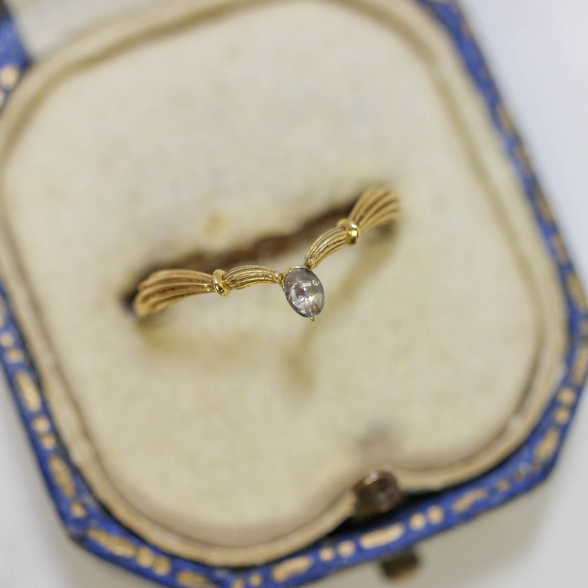 ソルトアンドペッパーダイヤモンド 0.06ct カボションカット 3.2mm×2.3mm×1.0mm【MJ3164】