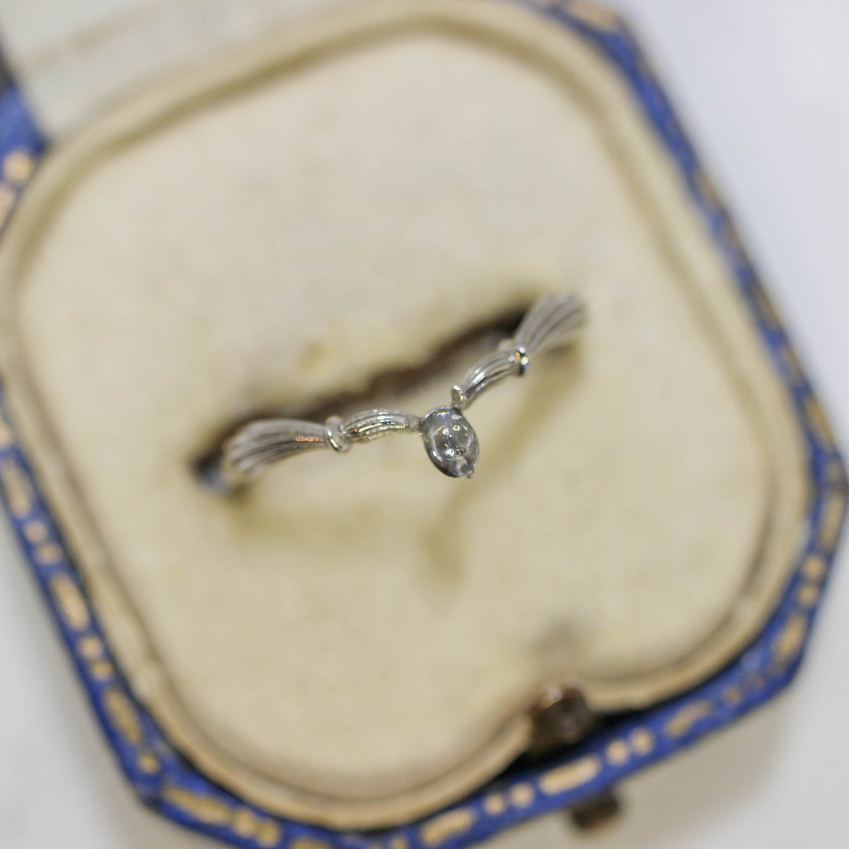ソルトアンドペッパーダイヤモンド 0.06ct カボションカット 3.2mm×2.3mm×1.0mm【MJ3164】