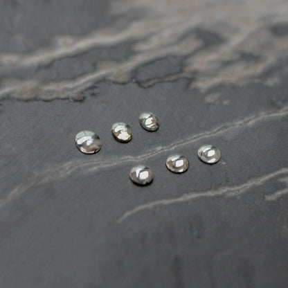 ソルトアンドペッパーダイヤモンド 0.09ct カボションカット 3.6mm×3.1mm×0.8mm【MJ3162】